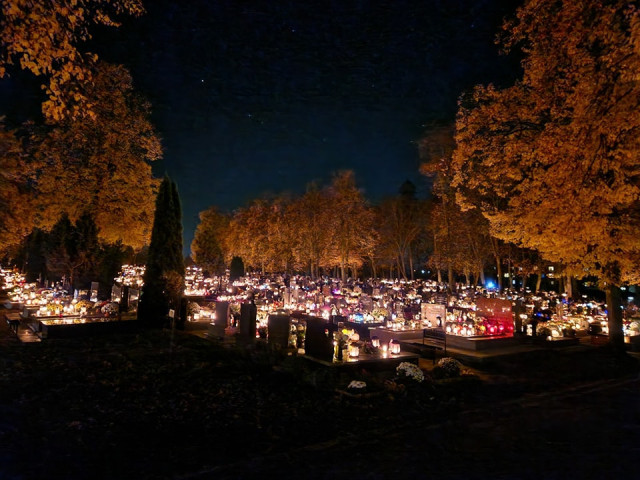  Nidzicki cmentarz nocą 