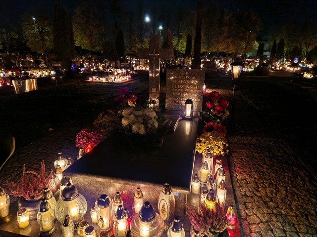  Nidzicki cmentarz nocą 
