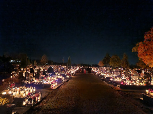  Nidzicki cmentarz nocą 