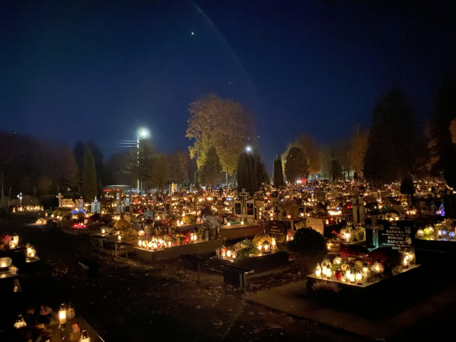  Nidzicki cmentarz nocą 