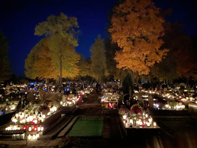  Nidzicki cmentarz nocą 