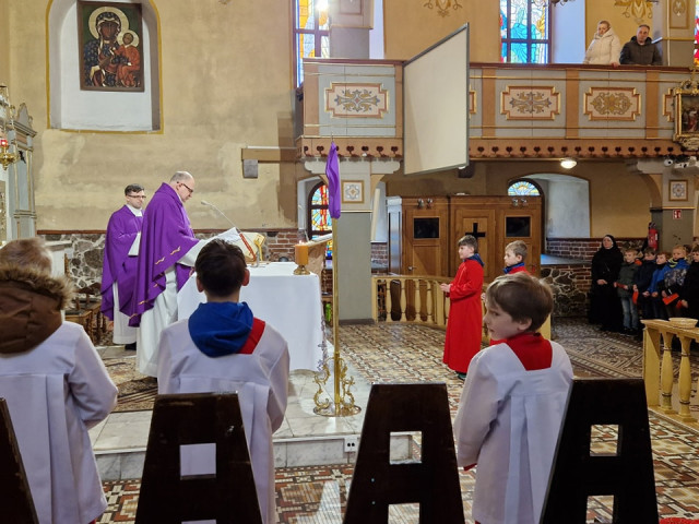  Błogosławieństwo młodszych ministrantów 