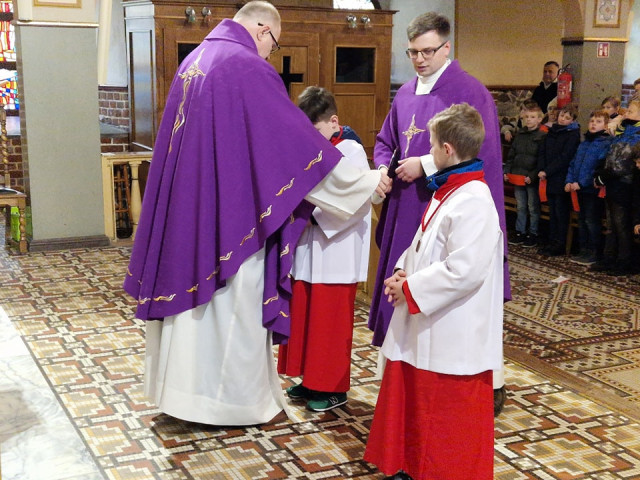  Błogosławieństwo młodszych ministrantów 