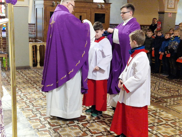  Błogosławieństwo młodszych ministrantów 