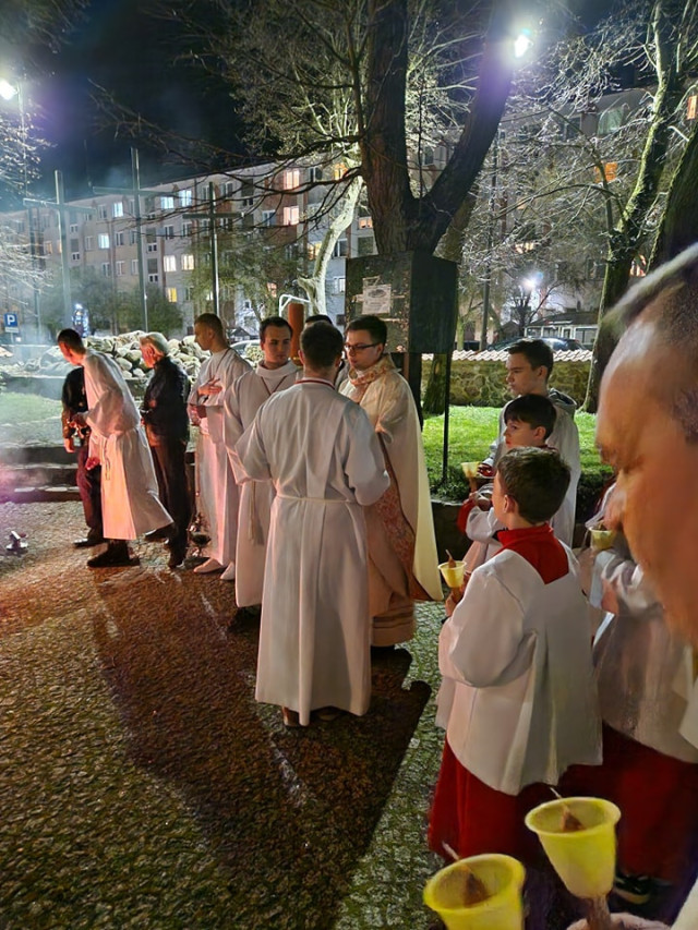  Wigilia Paschalna w Wielką Noc 