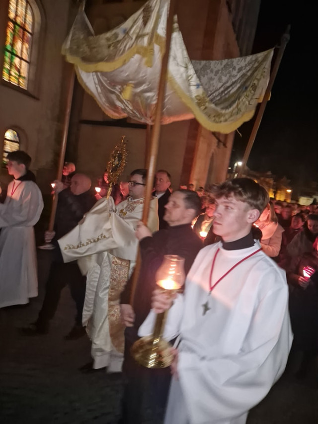  Wigilia Paschalna w Wielką Noc 