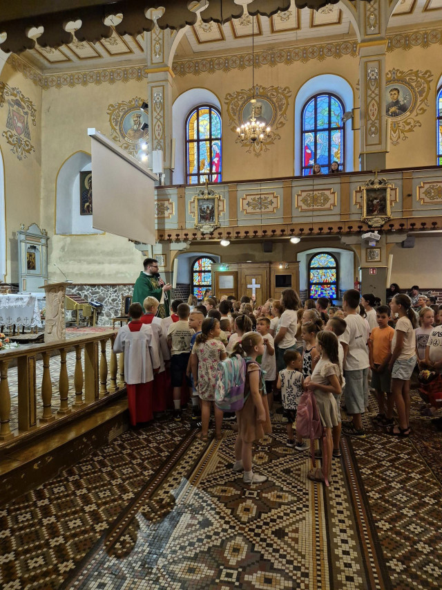  Błogosławieństwo uczniów oraz ich przyborów szkolnych 