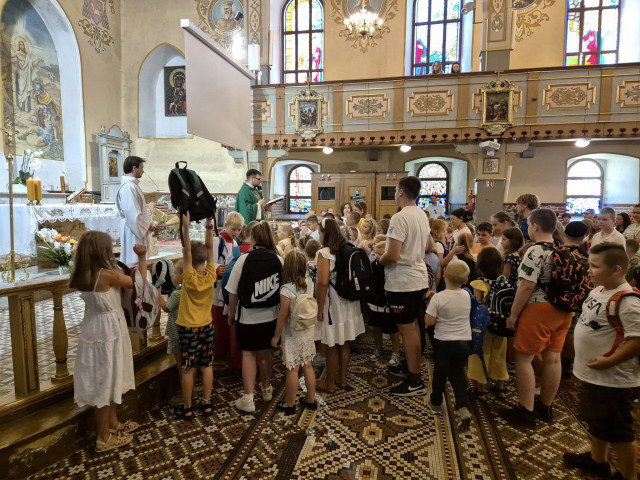  Błogosławieństwo uczniów oraz ich przyborów szkolnych 