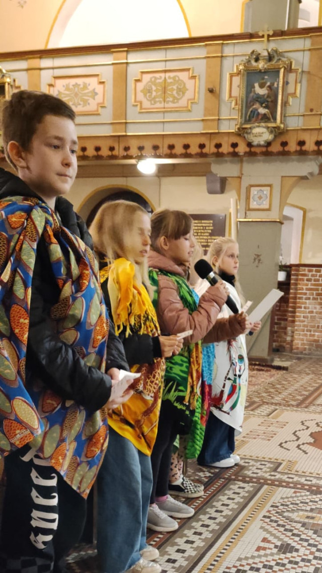  Różaniec z udziałem dzieci 
