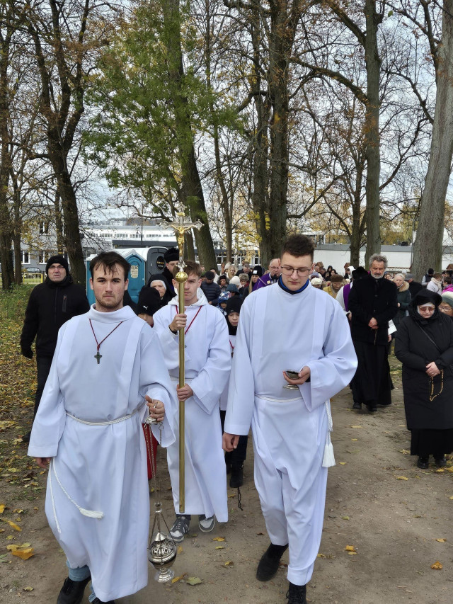  Procesja za zmarłych na nidzickim cmentarzu 