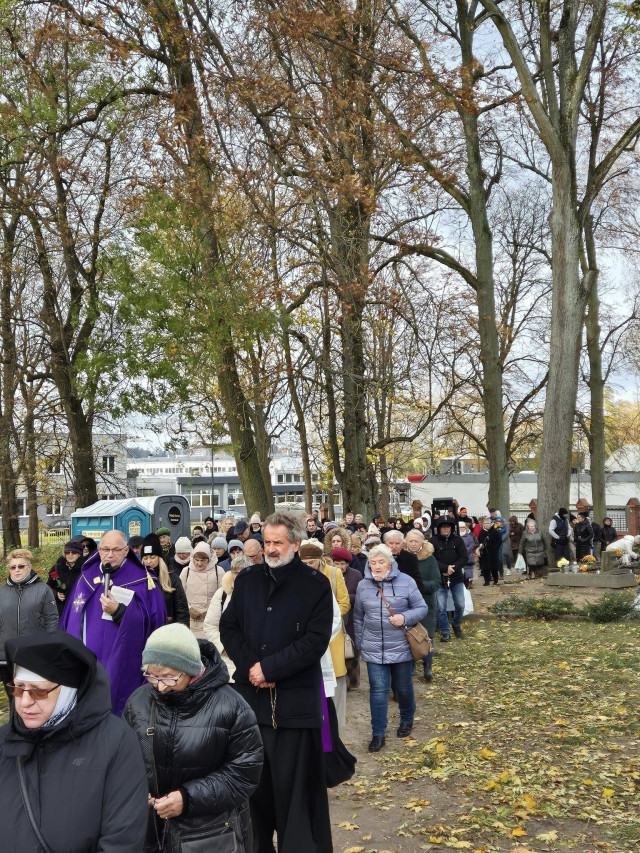  Procesja za zmarłych na nidzickim cmentarzu 