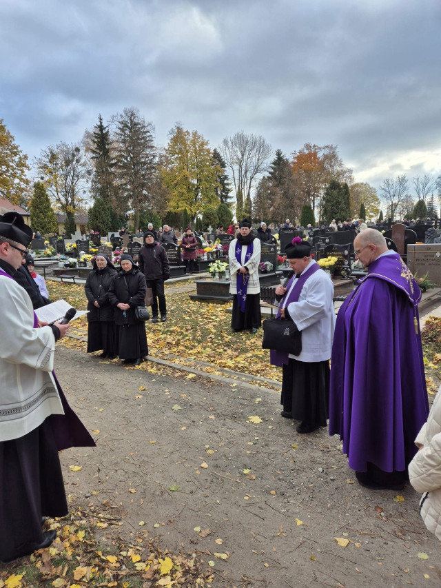  Procesja za zmarłych na nidzickim cmentarzu 