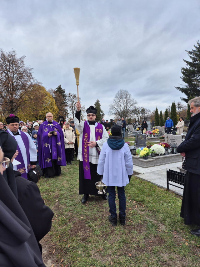  Procesja za zmarłych na nidzickim cmentarzu 