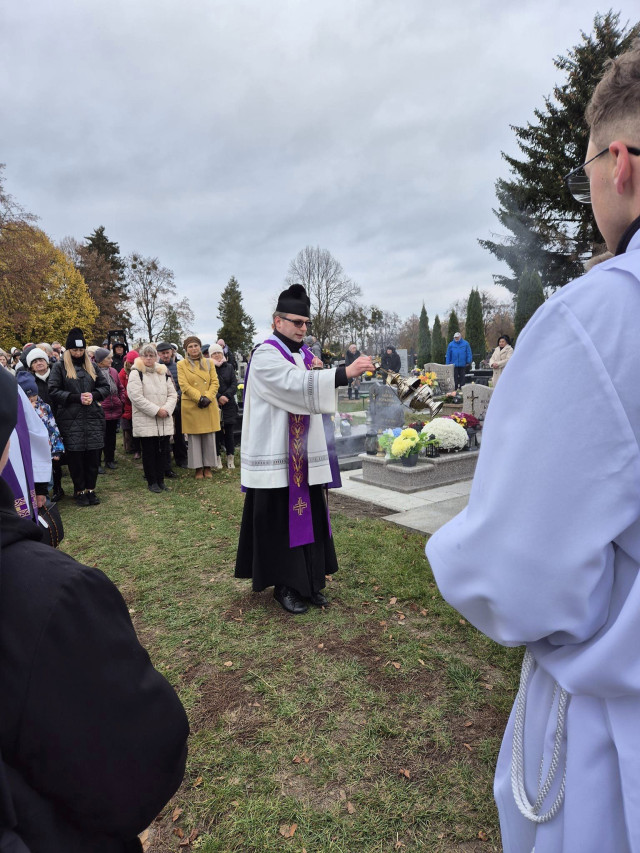  Procesja za zmarłych na nidzickim cmentarzu 