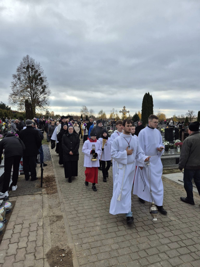  Procesja za zmarłych na nidzickim cmentarzu 