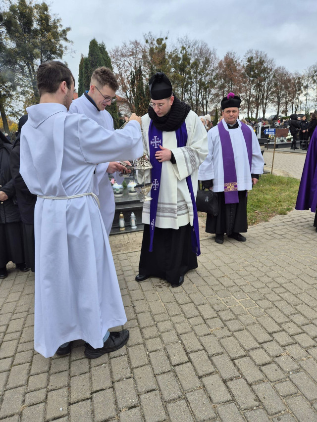  Procesja za zmarłych na nidzickim cmentarzu 