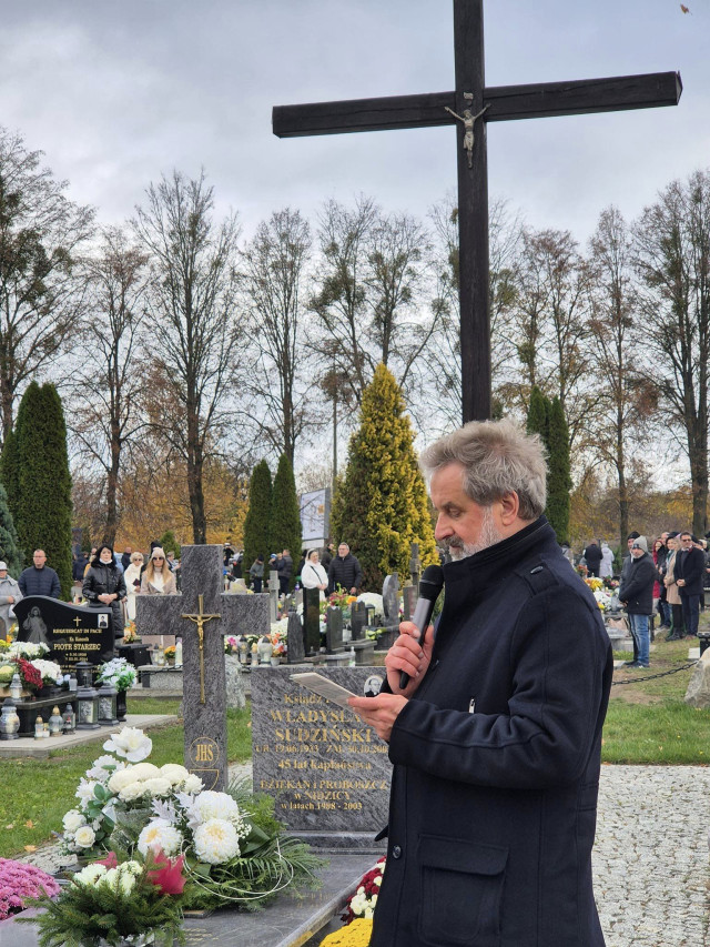  Procesja za zmarłych na nidzickim cmentarzu 