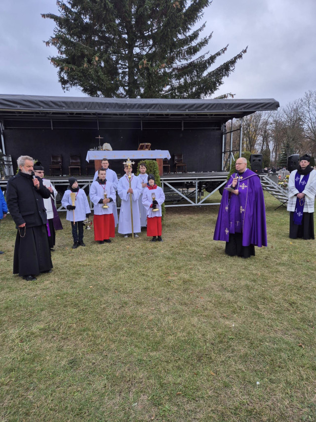  Procesja za zmarłych na nidzickim cmentarzu 