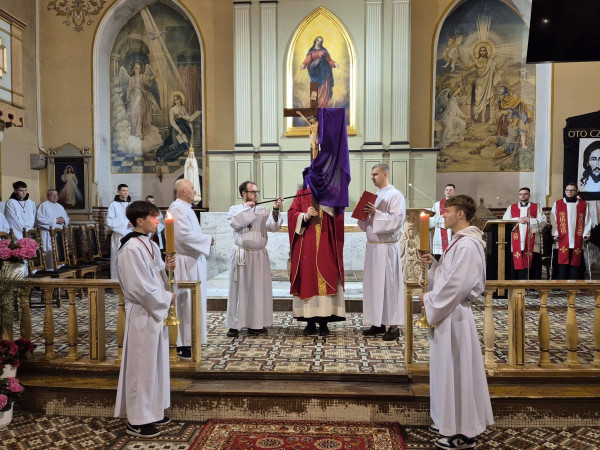 Wielki Piątek: Liturgia na cześć Męki Pańskiej